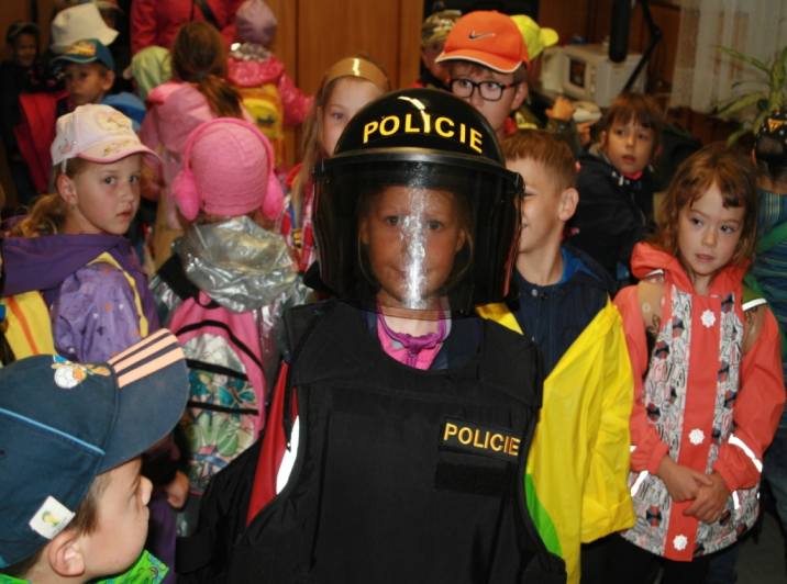 Děti z Mateřské školy Vavřinec navštívily policejní oddělení v Uhlířských Janovicích