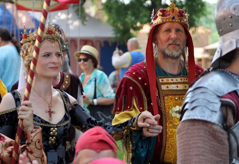 Foto: Stříbření zahájeno! Král Václav IV. s královnou Žofií přijeli do Kutné Hory