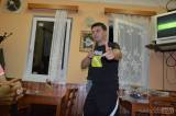 20160702004557_prsi_059: Foto: Vítězství v turnaji Prší vynesl Petru Hrbkovi uzenou kýtu!