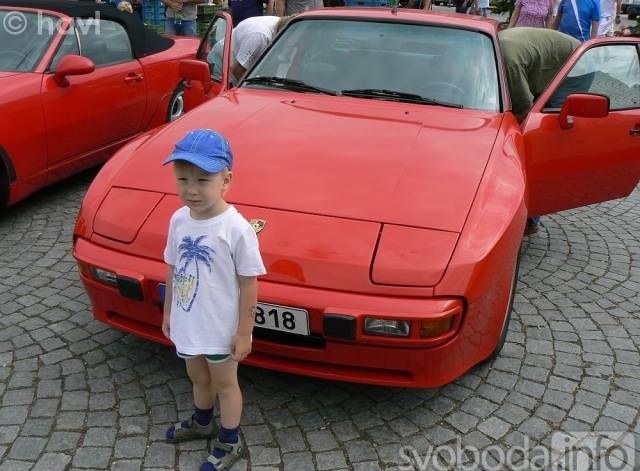 Vozy Porsche opět po roce uvidíte v Čáslavi na náměstí Jana Žižky z Trocnova