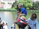 dscn4344: Foto: Čáslavská neckyáda bavila, na hladinu Podměstského rybníka vyplula nejrůznější plavidla