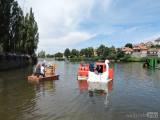 dscn4402: Foto: Čáslavská neckyáda bavila, na hladinu Podměstského rybníka vyplula nejrůznější plavidla