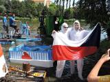 dscn4439: Foto: Čáslavská neckyáda bavila, na hladinu Podměstského rybníka vyplula nejrůznější plavidla
