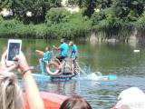 dscn8257: Foto: Čáslavská neckyáda bavila, na hladinu Podměstského rybníka vyplula nejrůznější plavidla