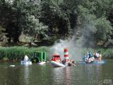 dscn8298: Foto: Čáslavská neckyáda bavila, na hladinu Podměstského rybníka vyplula nejrůznější plavidla