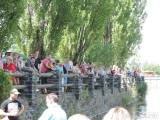 dscn8314: Foto: Čáslavská neckyáda bavila, na hladinu Podměstského rybníka vyplula nejrůznější plavidla