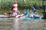 img_3823f: Foto: Čáslavská neckyáda bavila, na hladinu Podměstského rybníka vyplula nejrůznější plavidla