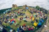 20160719104856_97web: Foto: Letošní festival Folk na Lichnici přilákal na zřiceninu hradu desítky návštěvníků