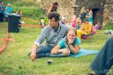 20160719104856_99web: Foto: Letošní festival Folk na Lichnici přilákal na zřiceninu hradu desítky návštěvníků