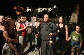 Foto: Ponocný vyprávěl Kutnohorské pověsti v potemnělém městě i tento týden