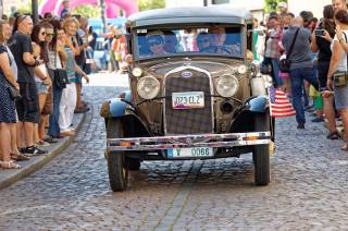 Foto: Centrum Kutné Hory patří o víkendu především historickým vozidlům