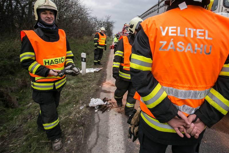 Nehoda autobusu u Doubravčan si vyžádala 13 zraněných