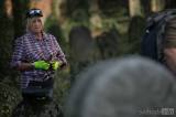 20160923175146_x-0110: Foto: Válku s břečťanem svedli dobrovolníci na starém židovském hřbitově již podruhé