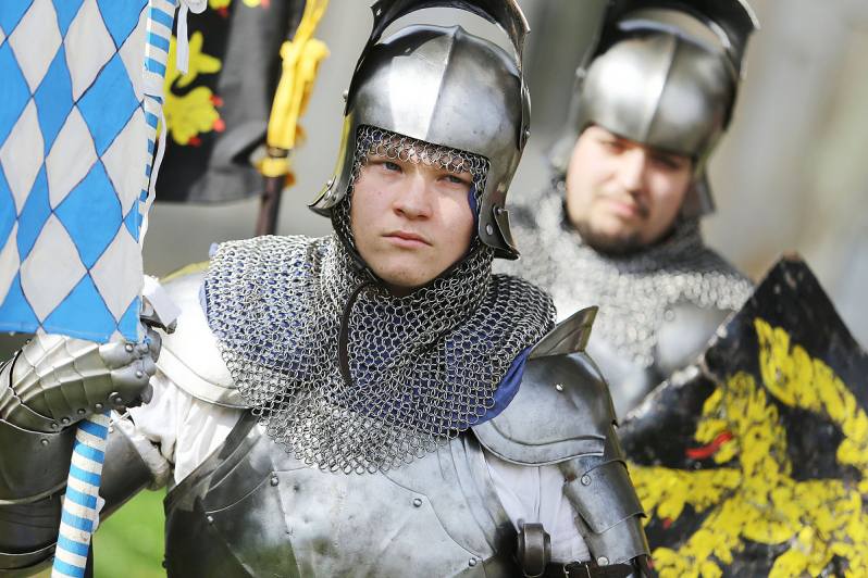 Foto: Svatováclavské slavnosti se v Limuzích nesly ve středověkém stylu