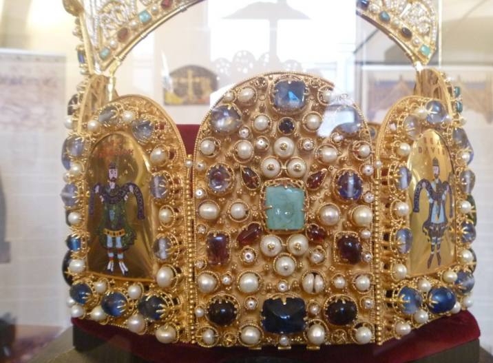 Na Den Středočeského kraje a Den vzniku samostatného státu vystavili císařskou korunu