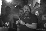 20161106090157__DSC5829: Foto: Pouliční fotograf zdokumentoval party ve svém domovském baru