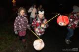 20161111191359_5G6H4102: Foto: Také děti v Červených Janovicích se vypravily za Martinem s lampióny
