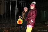 20161111191400_5G6H4115: Foto: Také děti v Červených Janovicích se vypravily za Martinem s lampióny