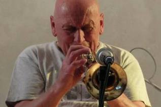 Výstavu českých a slovenských naivních umělců zahájí trumpetista Laco Deczi
