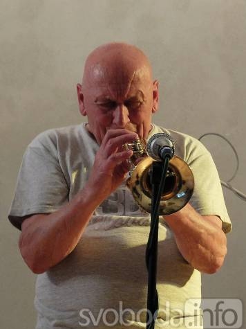 Výstavu českých a slovenských naivních umělců zahájí trumpetista Laco Deczi