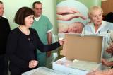 20161129143731_IMG_3387: V čáslavské nemocnici budou novorozence hlídat nové monitory dechu