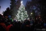 20161203185339_5G6H4171: Foto: Vánoční strom ve Zbraslavicích přišli rozsvítit andílci ze školky