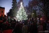 20161203185339_5G6H4175: Foto: Vánoční strom ve Zbraslavicích přišli rozsvítit andílci ze školky