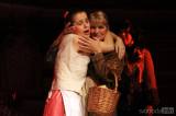 20161203191950_IMG_3923: Foto: Mikulášskou pohádku s nadílkou si užily děti v Tylově divadle v Kutné Hoře