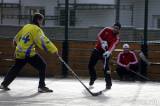 20161226135349_IMG_3239: Foto: Ve Veltrubech si na Štěpána dali tradiční turnaj v bandy hokeji