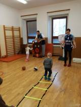 20170117212650_041: Foto: Kolínští basketbalisté navštívili velimské děti