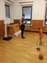 20170117212650_051: Foto: Kolínští basketbalisté navštívili velimské děti