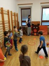 20170117212652_101: Foto: Kolínští basketbalisté navštívili velimské děti