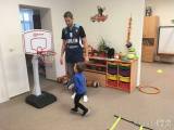 20170117212654_15: Foto: Kolínští basketbalisté navštívili velimské děti