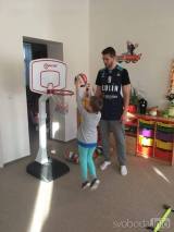 20170117212654_21: Foto: Kolínští basketbalisté navštívili velimské děti