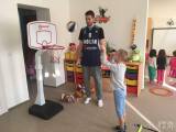 20170117212655_22: Foto: Kolínští basketbalisté navštívili velimské děti