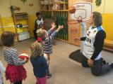 20170117212657_ms_bachm_08: Foto: Kolínští basketbalisté navštívili velimské děti