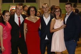 Foto: Myslivci provedli partnerky na plese v Zásmukách