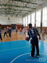 20170124224429_unnamed4_2: Foto: Basketbalisté navštívili kolínskou Jedničku
