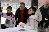 20170128153637_IMG_6427: Foto: Desítky dětí si na čáslavském zimním stadionu v rámci "Týdne hokeje" vyzkoušely roli hokejisty