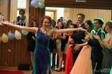 20170210235312_IMG_8219: Foto: Studenti oktávy čáslavského gymnázia se na maturitním plese vrátili do devadesátek