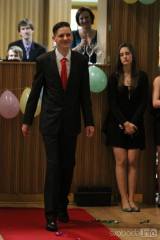 20170210235314_IMG_8253: Foto: Studenti oktávy čáslavského gymnázia se na maturitním plese vrátili do devadesátek