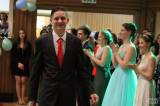 20170210235314_IMG_8256: Foto: Studenti oktávy čáslavského gymnázia se na maturitním plese vrátili do devadesátek