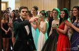 20170210235317_IMG_8297: Foto: Studenti oktávy čáslavského gymnázia se na maturitním plese vrátili do devadesátek