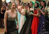 20170210235318_IMG_8317: Foto: Studenti oktávy čáslavského gymnázia se na maturitním plese vrátili do devadesátek