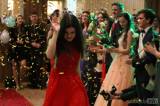 20170210235322_IMG_8399: Foto: Studenti oktávy čáslavského gymnázia se na maturitním plese vrátili do devadesátek