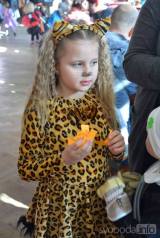 20170219220349_DSC_0002-1000: Foto: S čarodějem na dětském karnevale si zatančili v neděli v Tupadlech