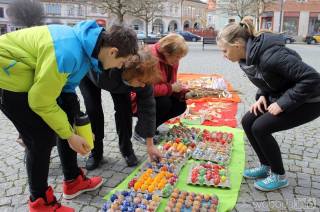 Velikonoční výrobky nabídnou na jarmarku na Palackého náměstí