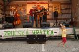 let_9939: Foto: Letos se opět otevřela Zručská Vrátka - festival country, folku, bluegrassu a trampské hudby