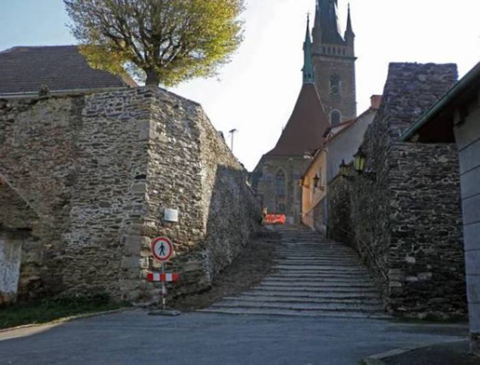 Na společné procházce se zaměří na „středověké opevnění města Čáslavi“