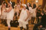 20170416091208_x-7654: Foto: Na Fialkovém plese ve Žlebech řádily jeptišky z filmu Sestra v akci